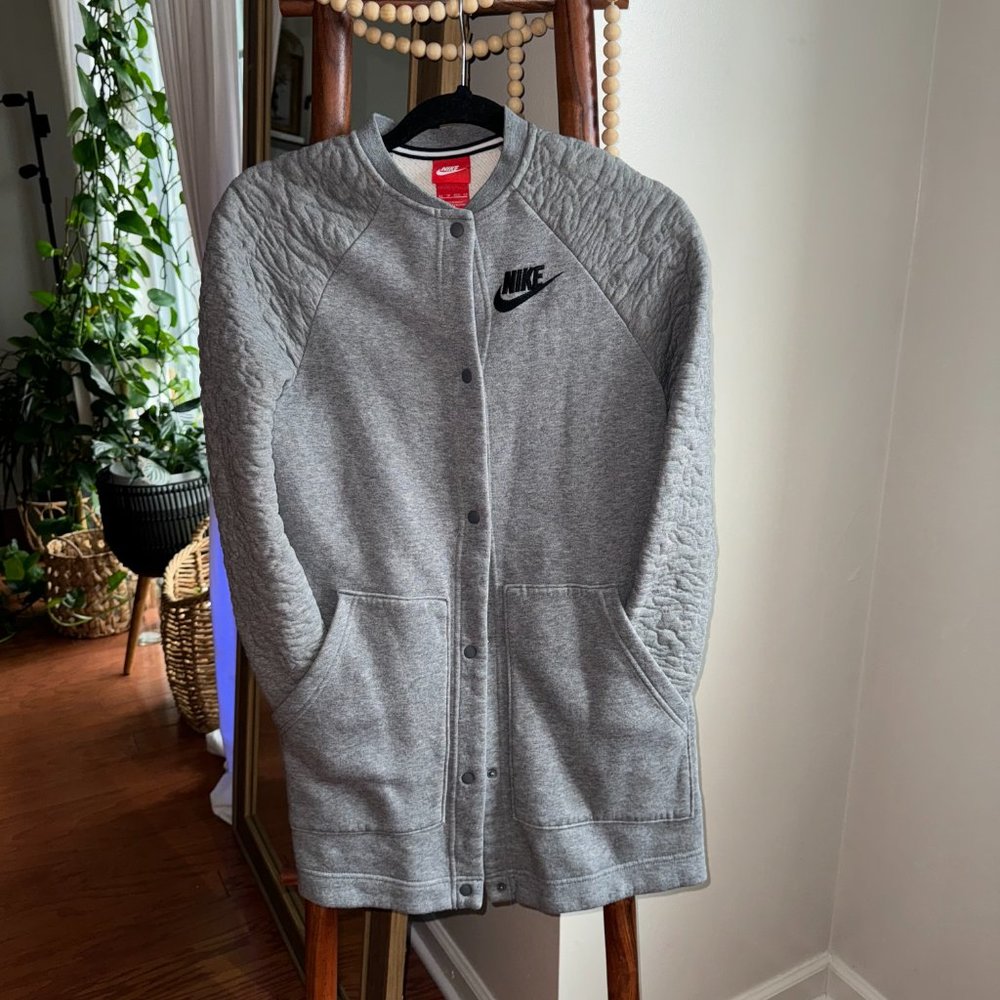 NIKE SWEATER SIZE XS